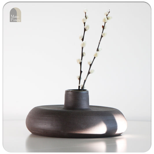 Brown black ceramic vase | Pluto