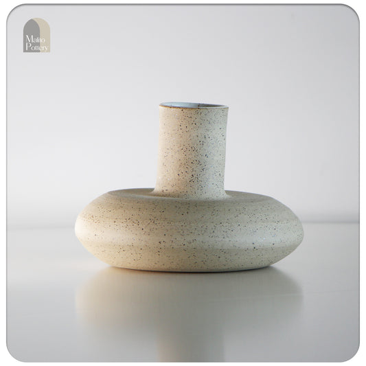 white ceramic vase |Saturn