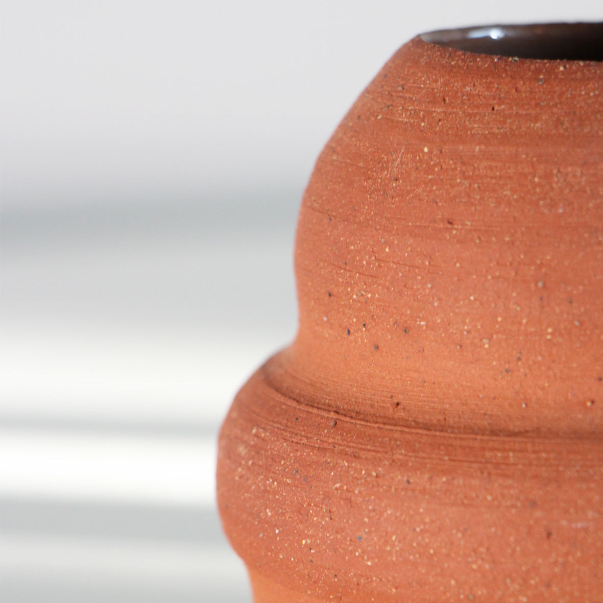 small clay vase| Giddily